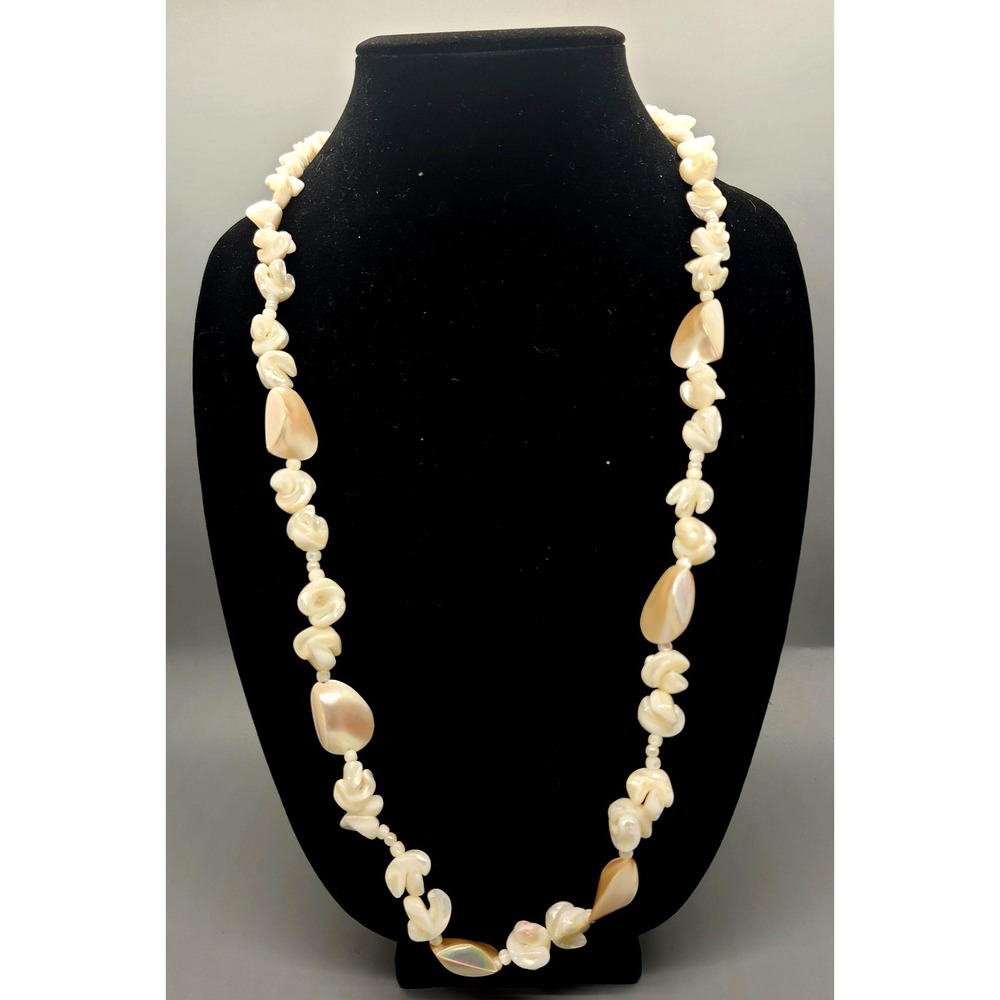 Natural Sea Shell Necklace Cream Vintage 1970s Beachy Summer Luau